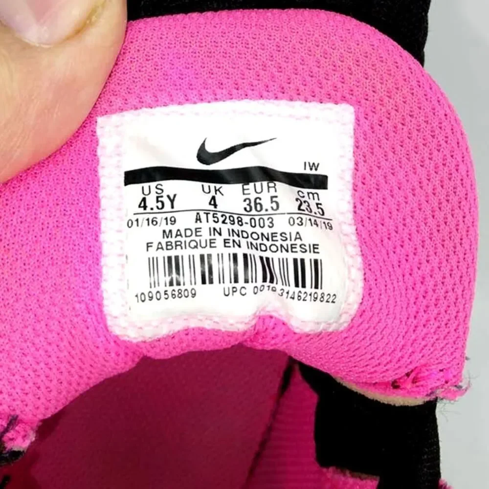 Nike Team Hustle Quick 2 Girls Black & Pink Sneakers - Size 4.5